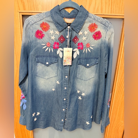 Johnny Was MIKA DENIM POCKET SHIRT - Picture 6 of 8